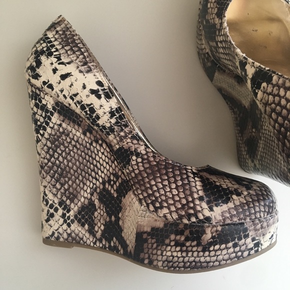 steve madden snakeskin wedges